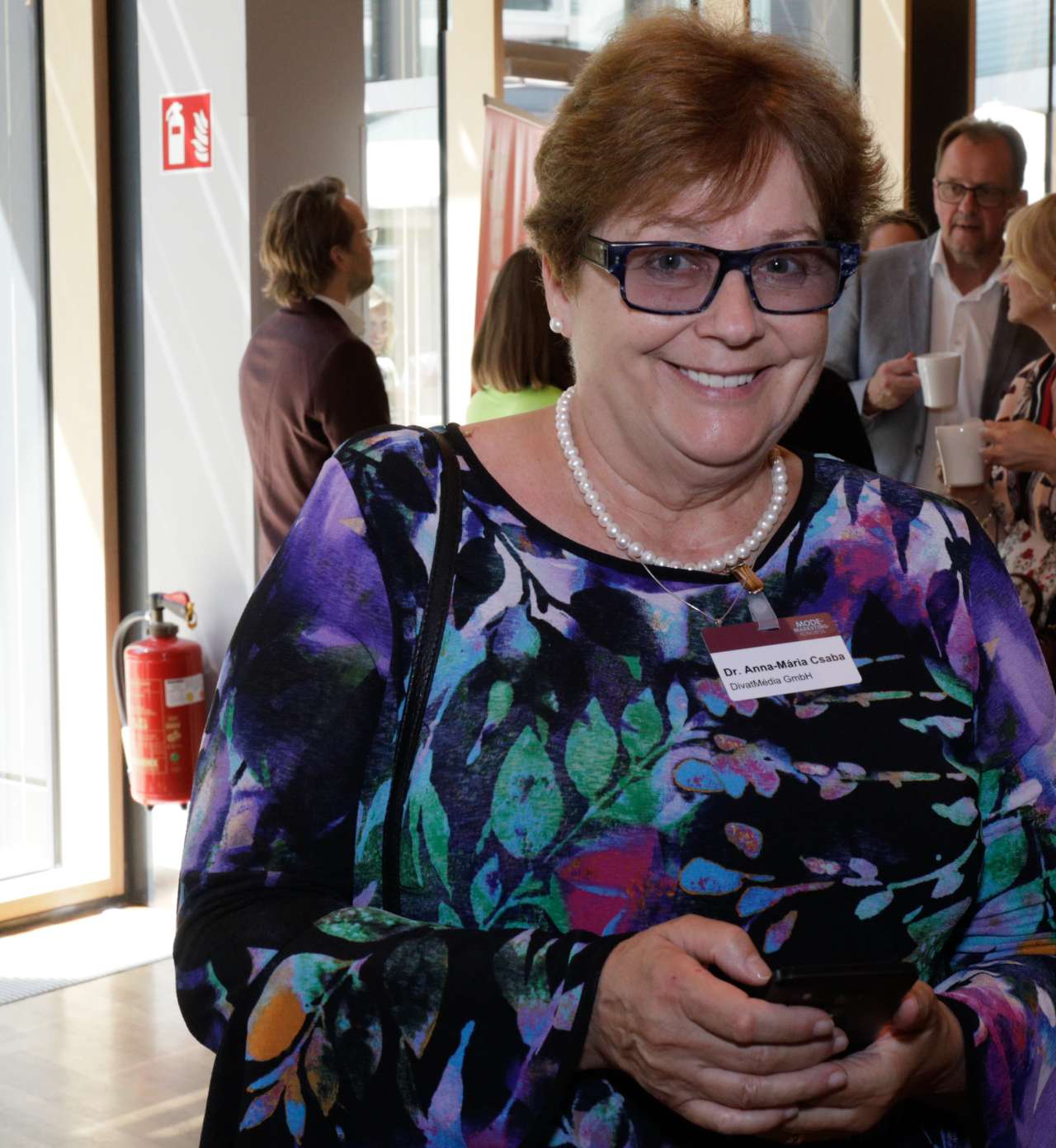 A portás előtt fellibbentek a szoknyák dr. Csaba Anna-Mária, a DivatMarketing szaklap kiadója, főszerkesztője