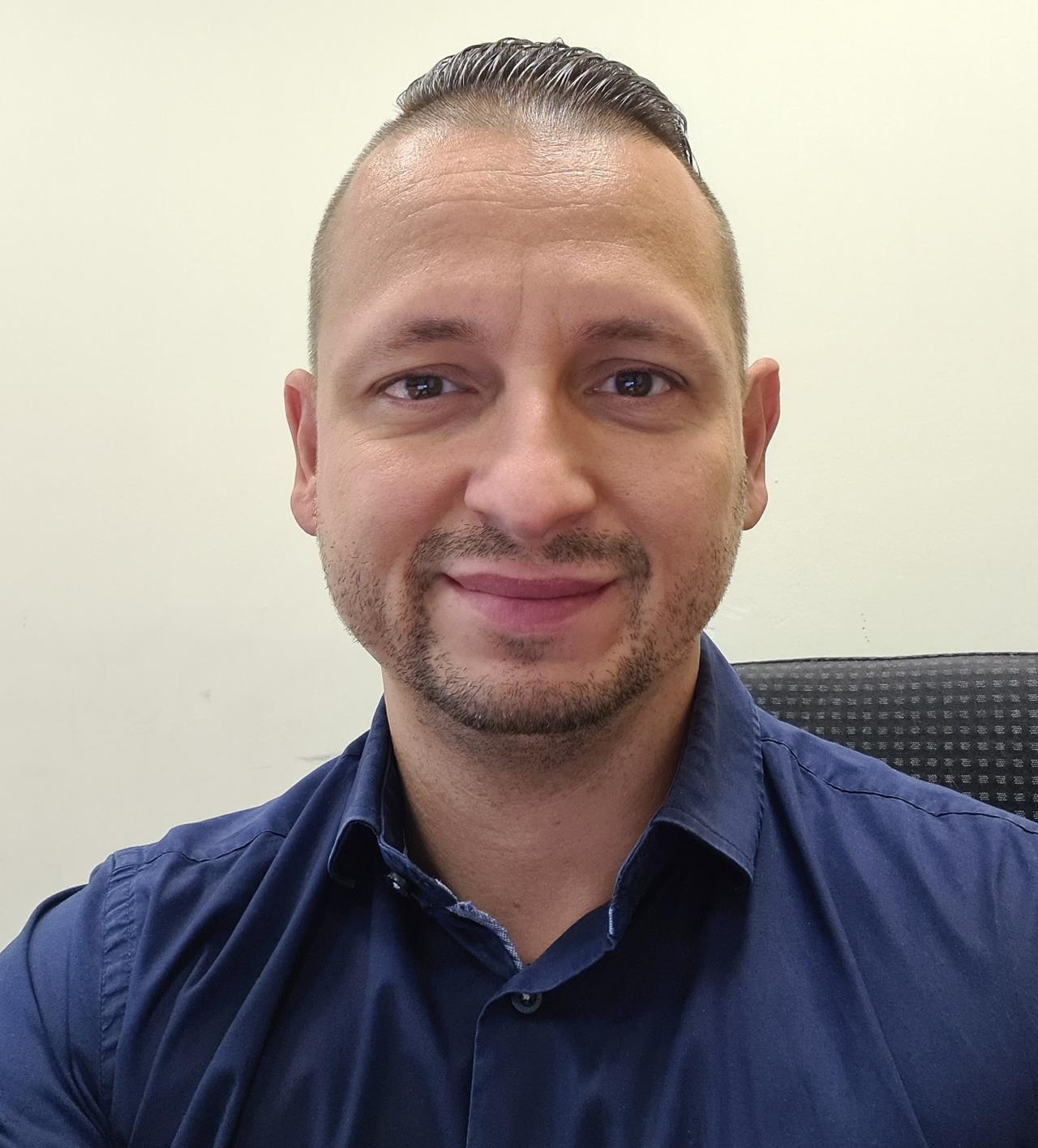 Rögtönzött céghangulat a sofőrnek nézett főnöktől Dr. Csima Gyula, a P-Development Kft. ügyvezető igazgatója