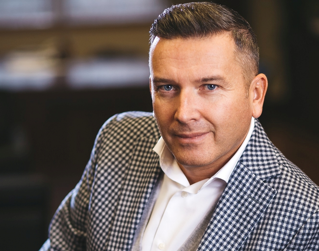 Jogosítvány, csaknem ötven gépre Dobróka Tamás, 365 üzleti történet