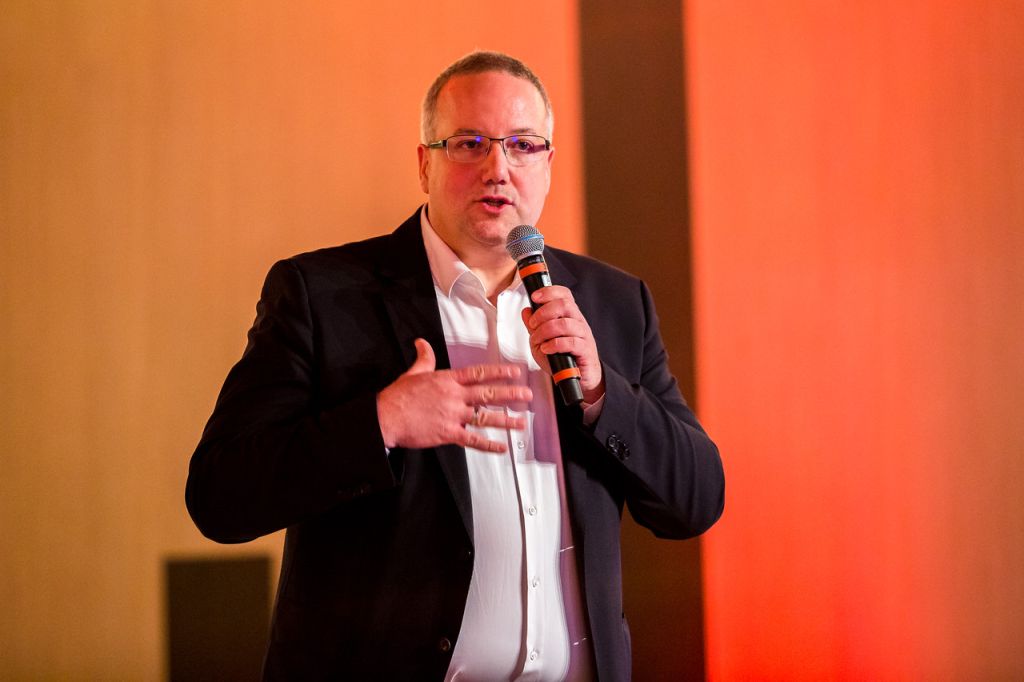 Horváth János, MVÜK, 365 üzleti történet