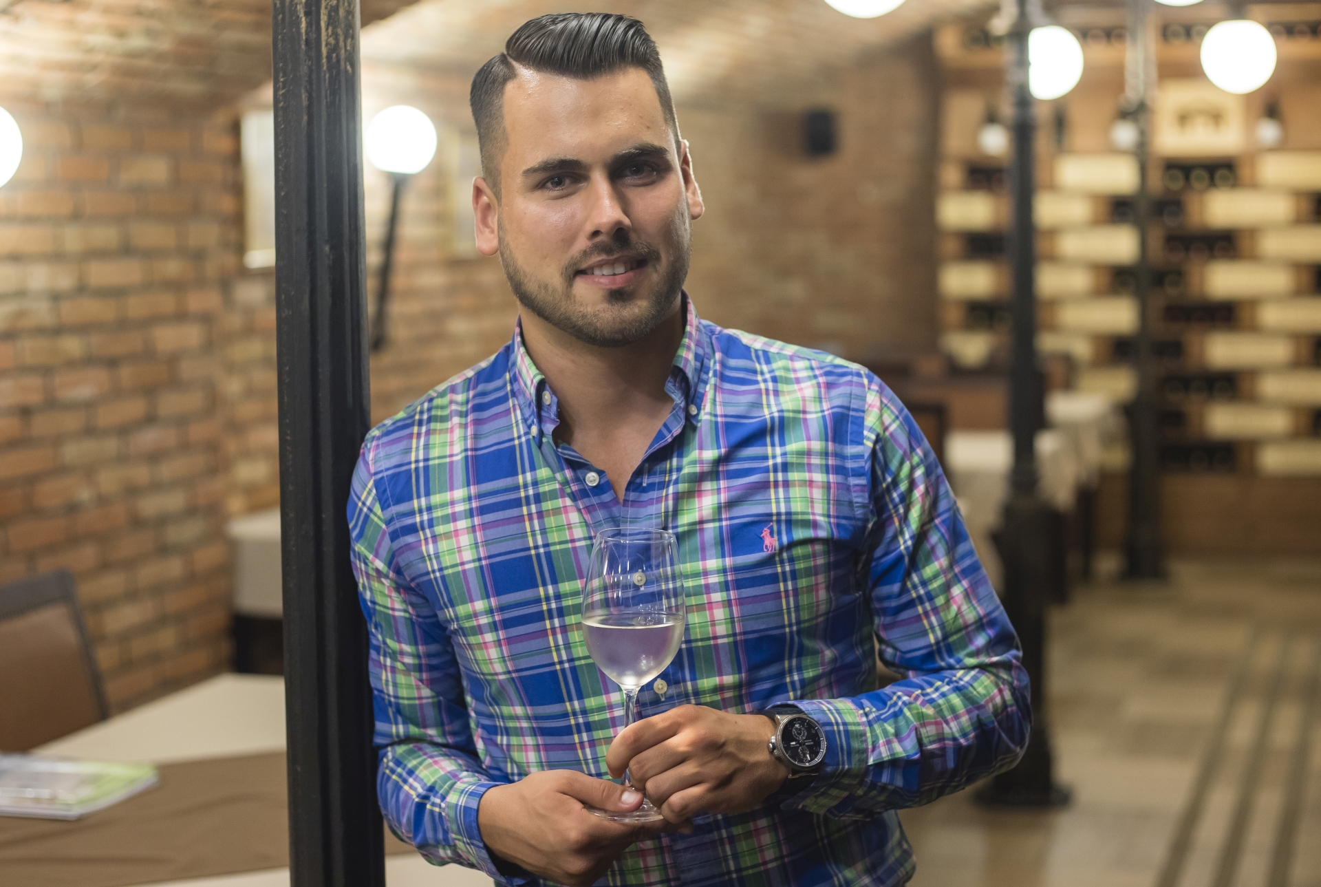 365 üzleti történet, Juhász Ádám