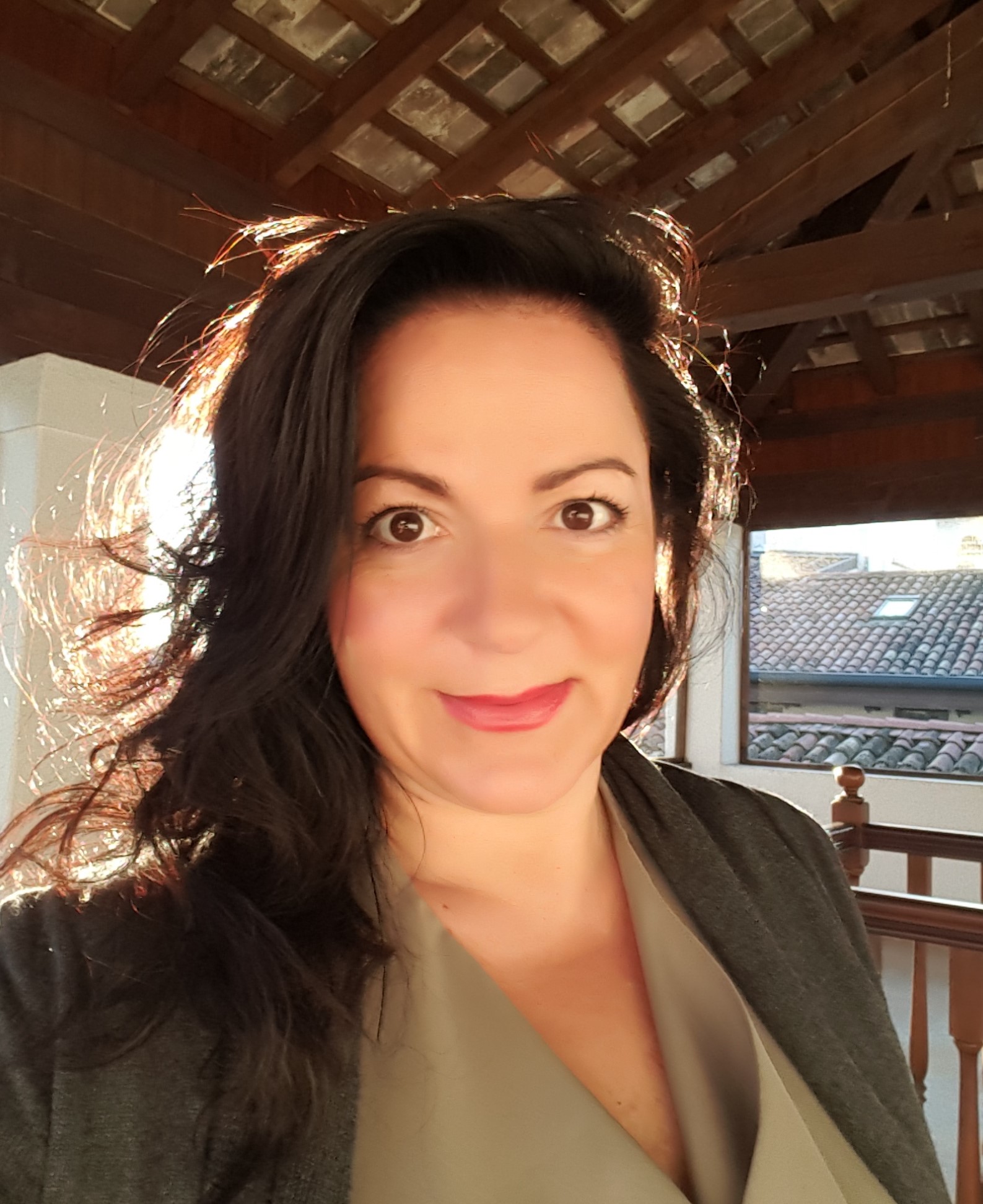 Takarítás, kiskosztümben Semperger-Sommariva Kinga,365 üzleti történet