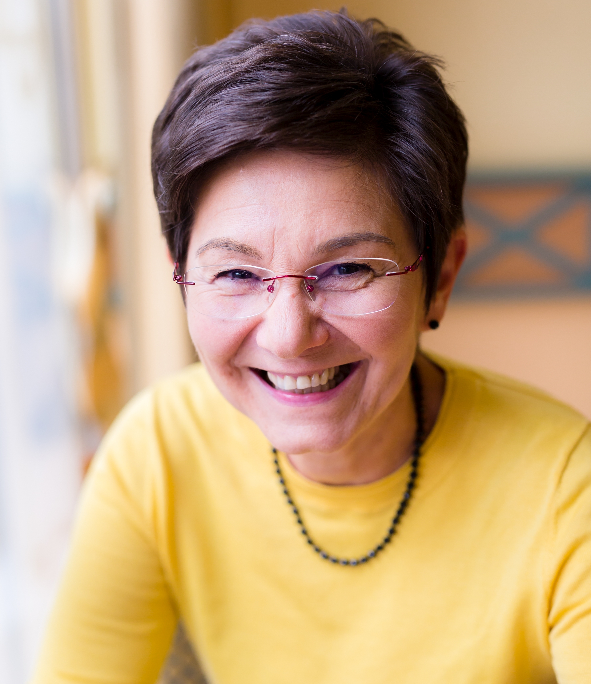 Irodai dolgozók a termelésben, avagy egy merész akció Kiss Katalin, 365 üzleti történet