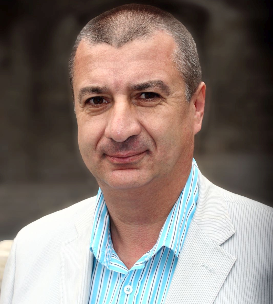 Csillés apa autós fia 365 üzleti történet, Knezsik István