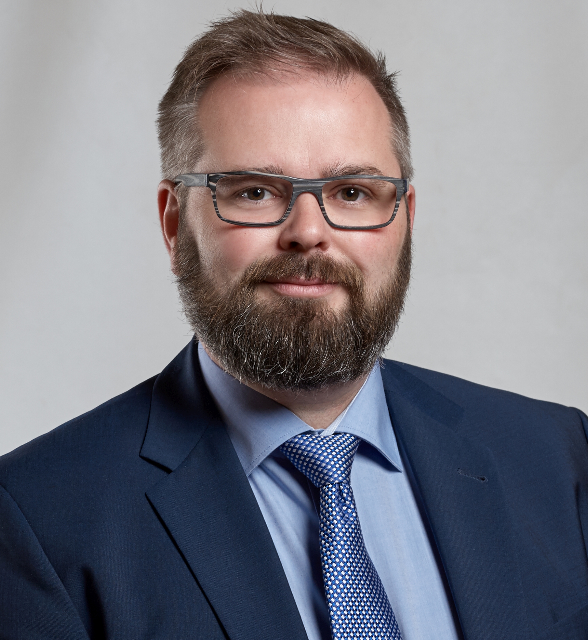 365 üzleti történet, Koós László