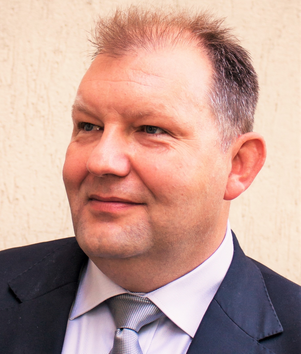 365 üzleti történet, Kövesdi József