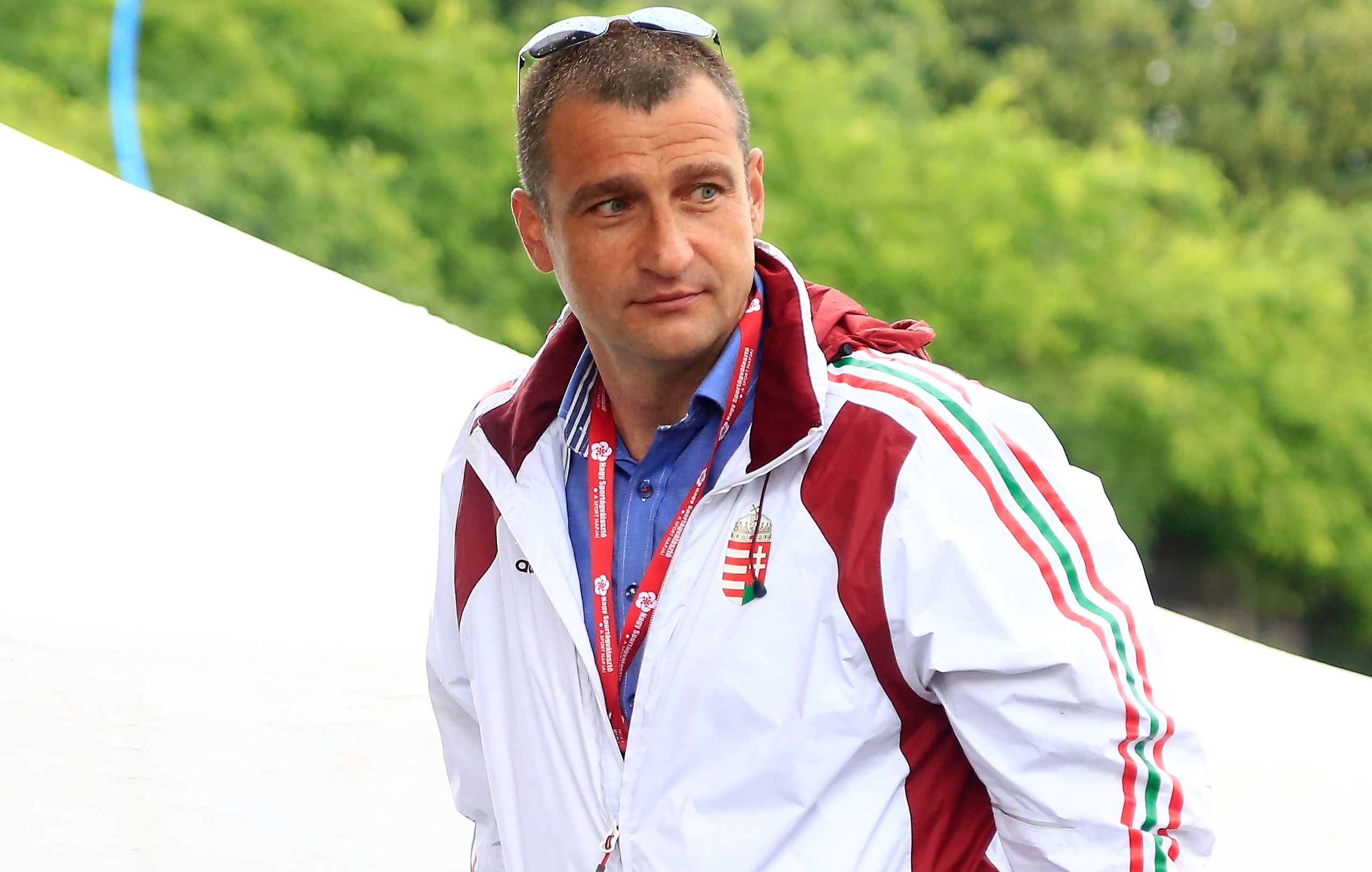 Tizenkét lakás, egyszerre Szemán Róbert, 365 üzleti történet