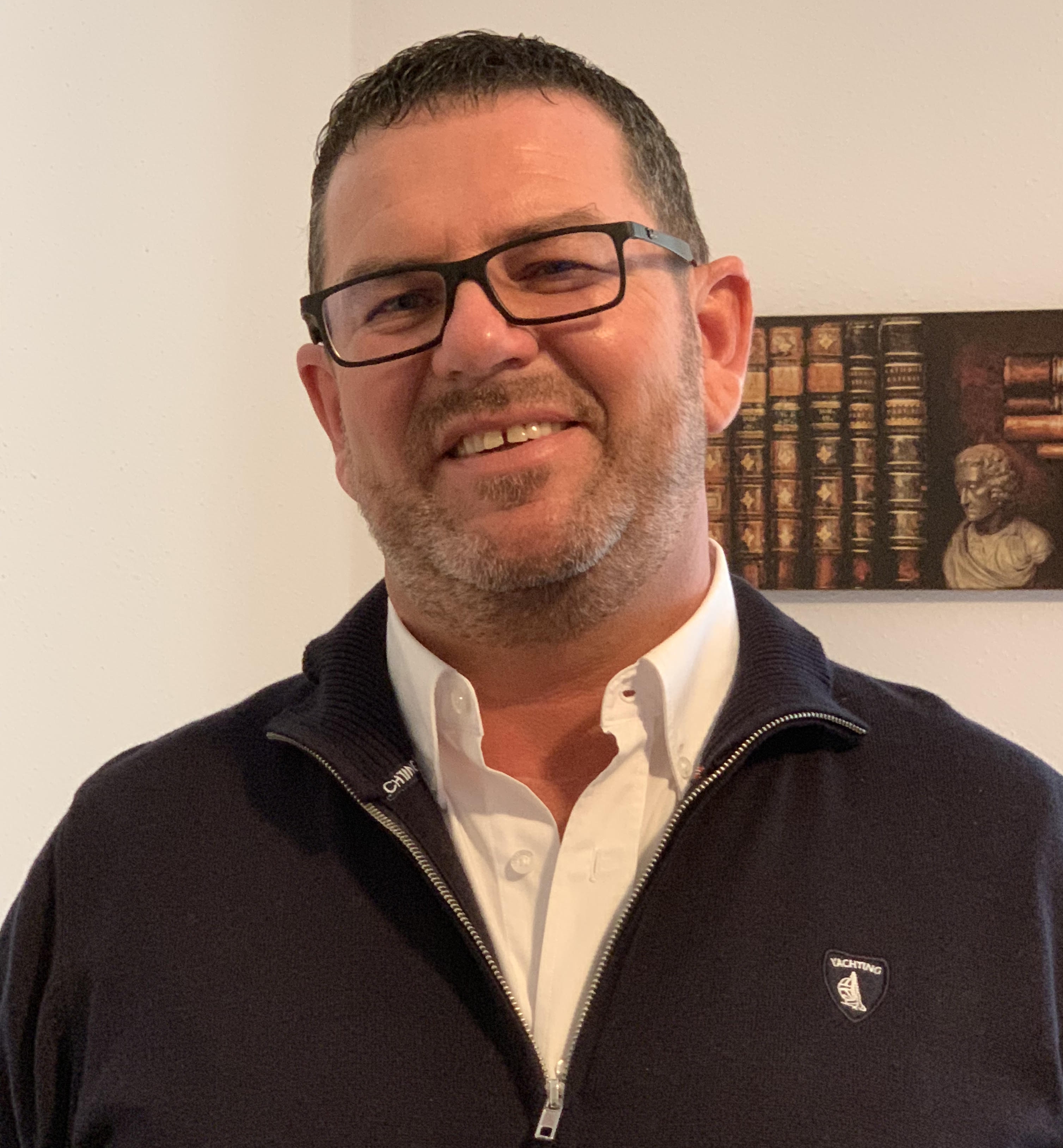 365 üzleti történet, Váczi Róbert