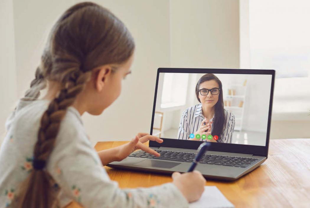 A Corvinus Egyetem diákjai a gyermekekért . Adománygyűjtés a KórházSuli javára