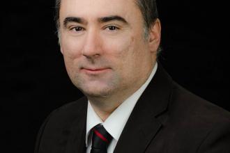 A felszabadító kényszer 365 üzleti történet,Csetneki Tamás