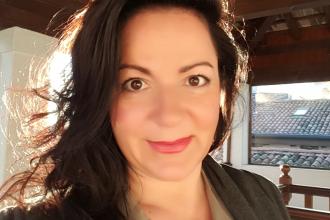 Takarítás, kiskosztümben Semperger-Sommariva Kinga,365 üzleti történet