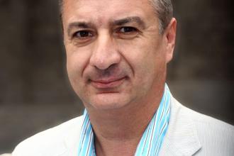 Csillés apa autós fia 365 üzleti történet, Knezsik István