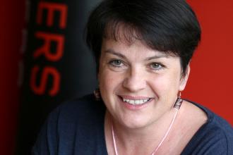 Két nő áll a teremben Lukács Anita, Lenovo, 365 üzleti történet