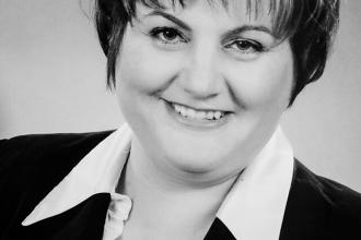 Rezgős polkában a főnökasszony Szakács Hedvig, a ZIMBO Perbál Kft. és a ZIMBO Románia ügyvezető igazgatója