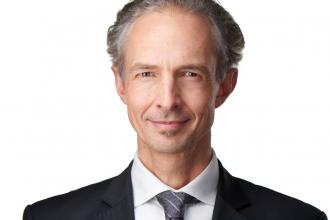 Röfögött a zsák Tóth Attila, az AVIAREPS Magyarország Kft. ügyvezető igazgatója