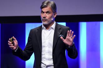 Mobiláldozat Pozvai Zsolt, 365 üzleti történet, Develor